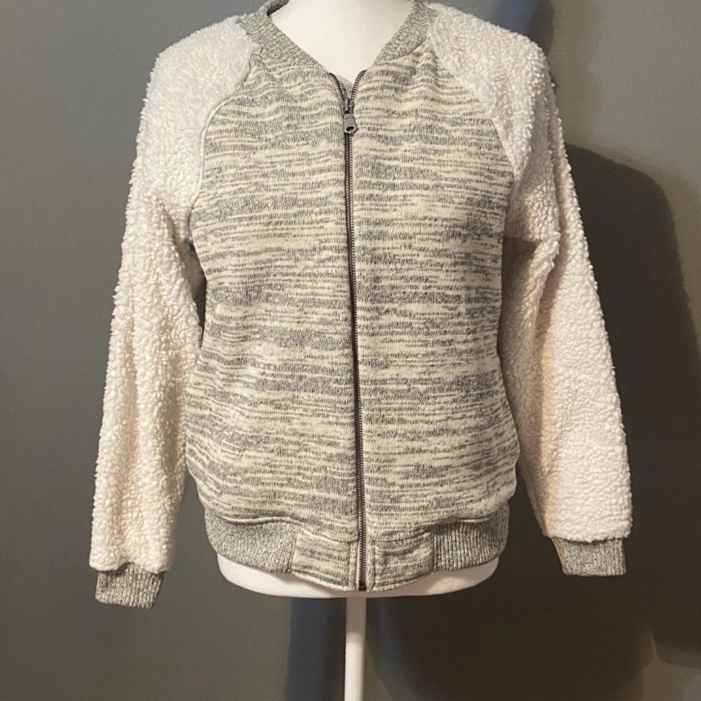 American Eagle Outfitters Gray and Cream Teddy Jacket